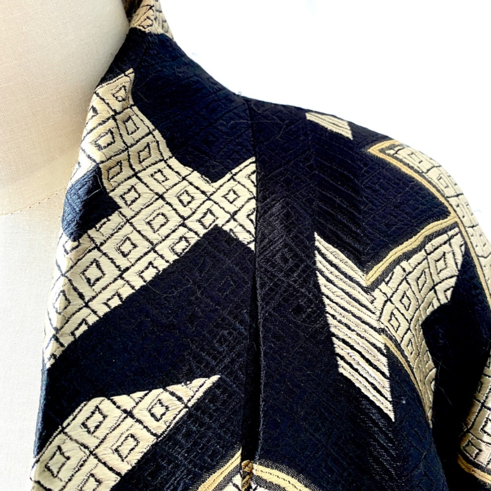 CHICO’s Black and Gold Metallic Geometric Kimono Style Open Coat L - Picture 4 of 10